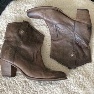 EUC Frye Jackie Button Boot